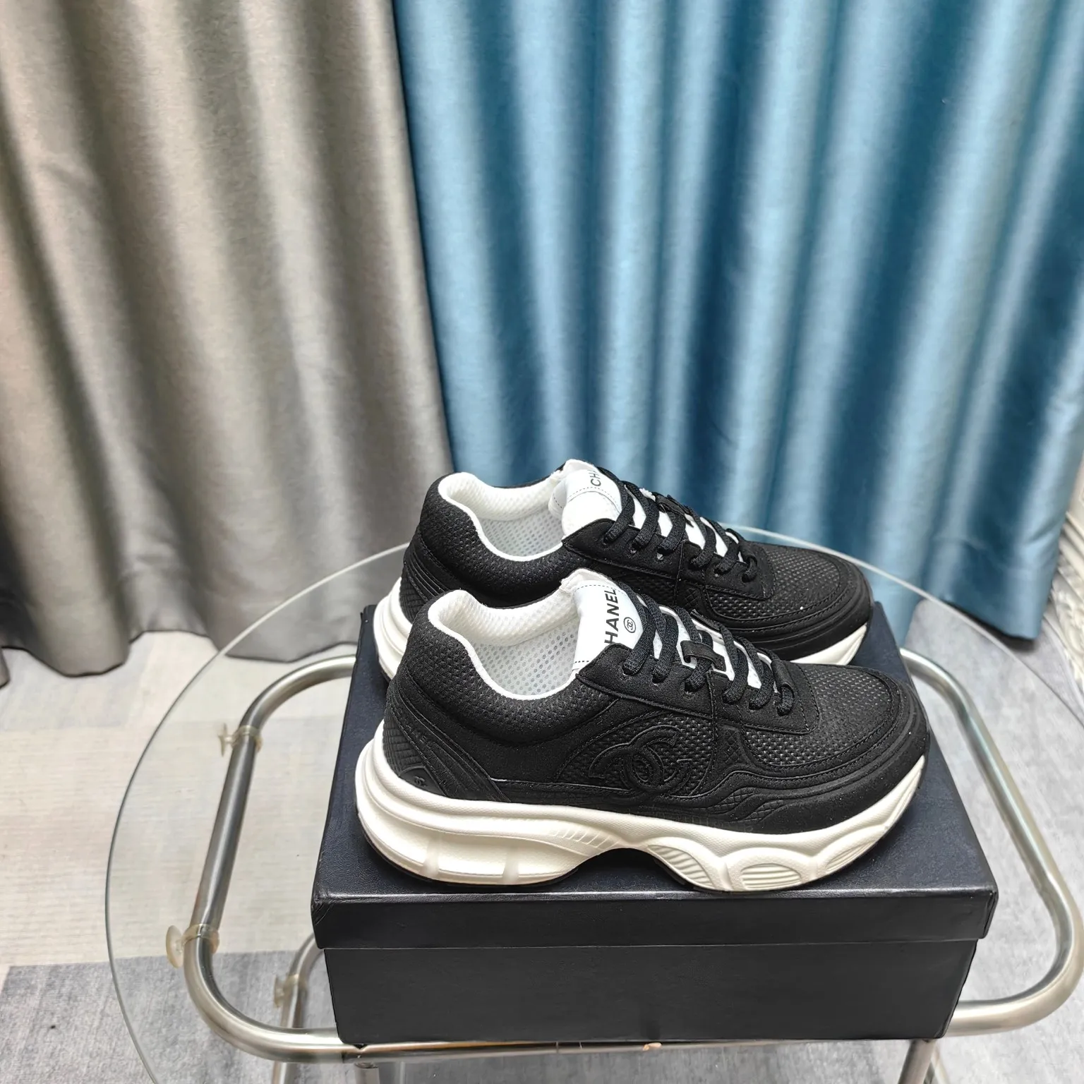 p680🐮🐮Chanel Chanel dad shoes, men and women couples - 2025 counter top casual sports shoes This classic design; the upper is electro-embroidered with a variety of techniques; the outsole is fashionable and sporty; it is unusual to incorporate a variety of color matching elements... The diversified mix and match is very beautiful and versatile, casual, fashionable, sports and outdoor can be taken into account... ꫛꫀꪝ Go➫ Material: ❶Upper is made of: Original imported first-layer silk cowhide + original waterproof cloth + original first-layer cowhide ❷Inner lining: original sheep lining + mesh ❸Outsole based on: original TPU combination outsole Special counter boutique packaging complete set for women 35–41